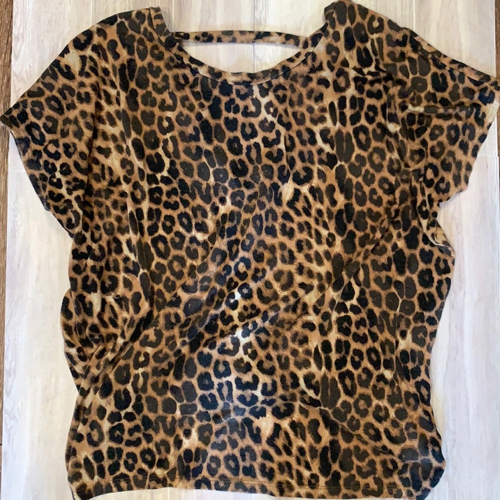 Express Top XS leopard print very soft